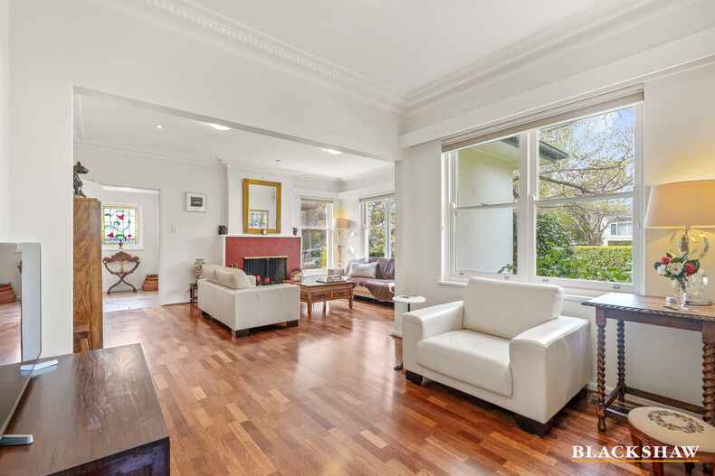 110 Schlich Street Yarralumla 110 Schlich Street Yarralumla