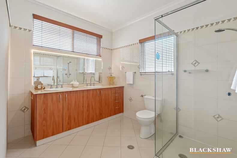 110 Schlich Street Yarralumla 110 Schlich Street Yarralumla