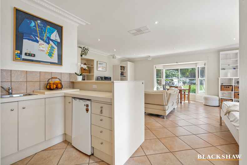 110 Schlich Street Yarralumla 110 Schlich Street Yarralumla
