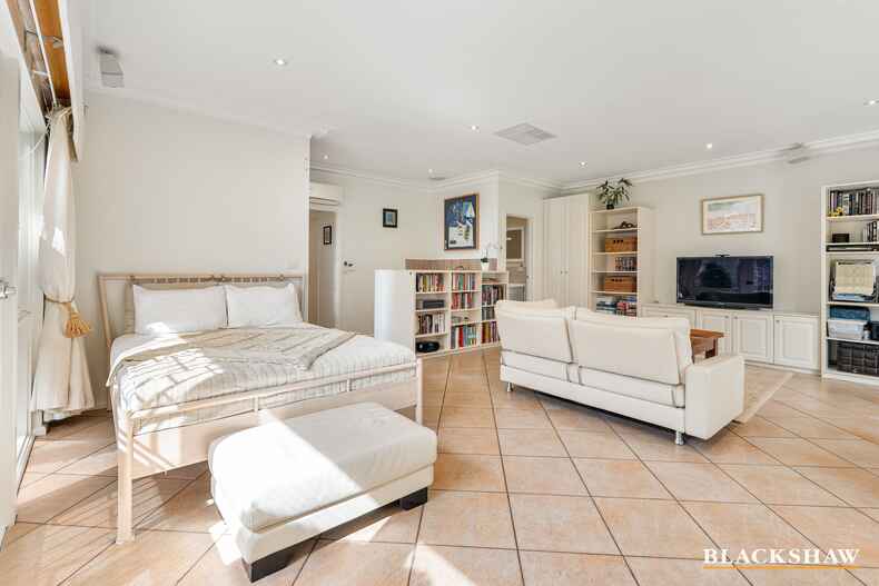 110 Schlich Street Yarralumla 110 Schlich Street Yarralumla