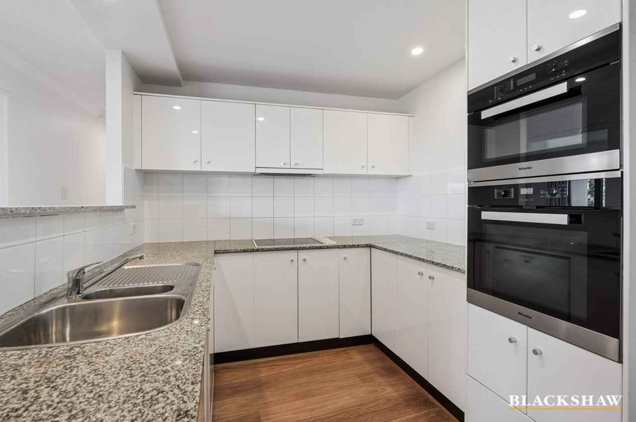 405/2 Marcus Clarke Street City