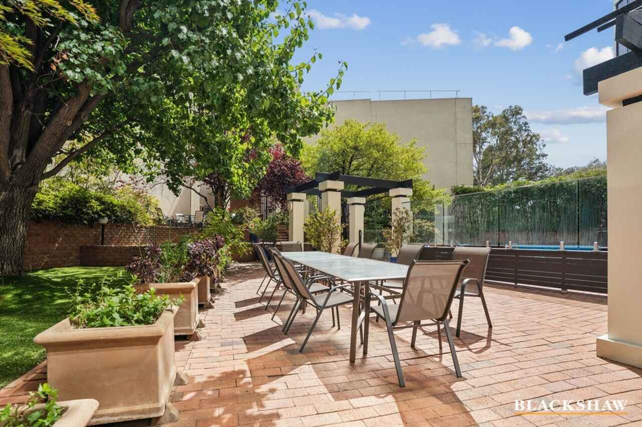 405/2 Marcus Clarke Street City