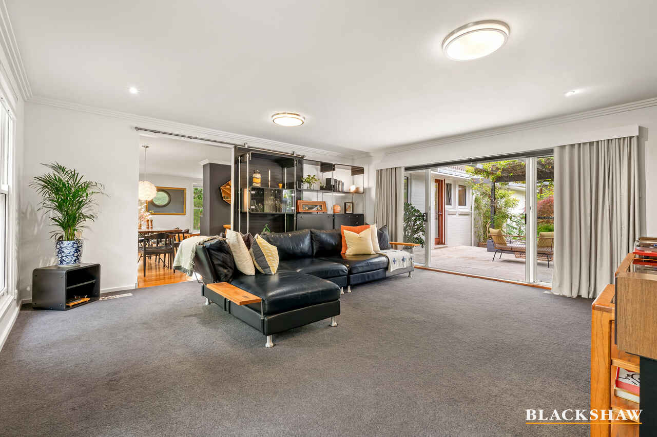 2 Arkana Street Yarralumla