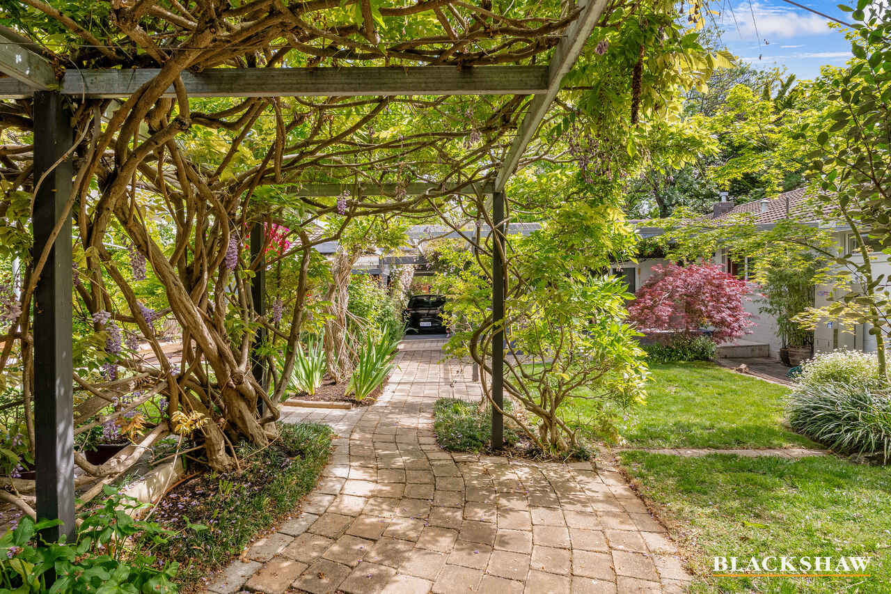 2 Arkana Street Yarralumla