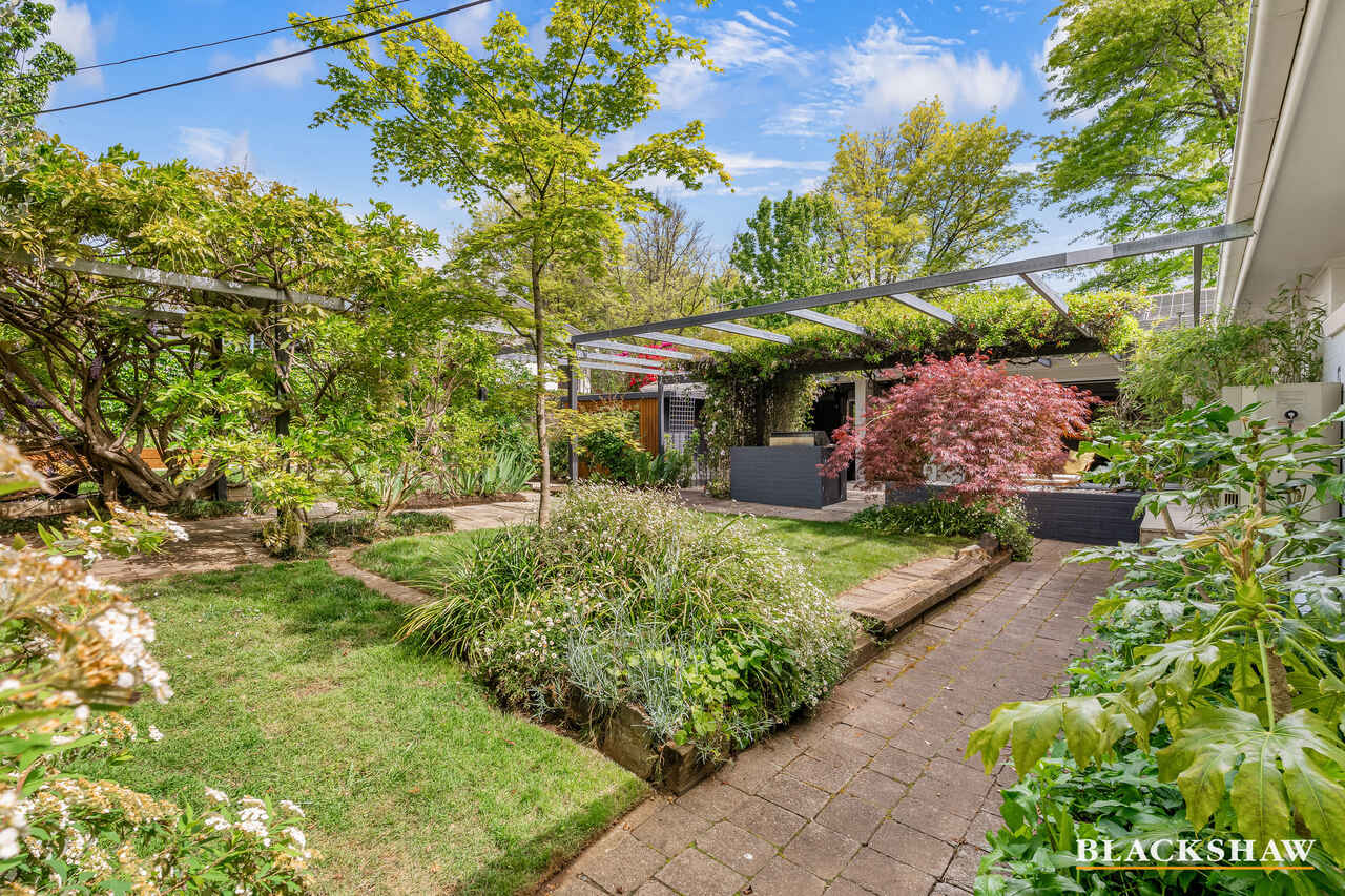 2 Arkana Street Yarralumla
