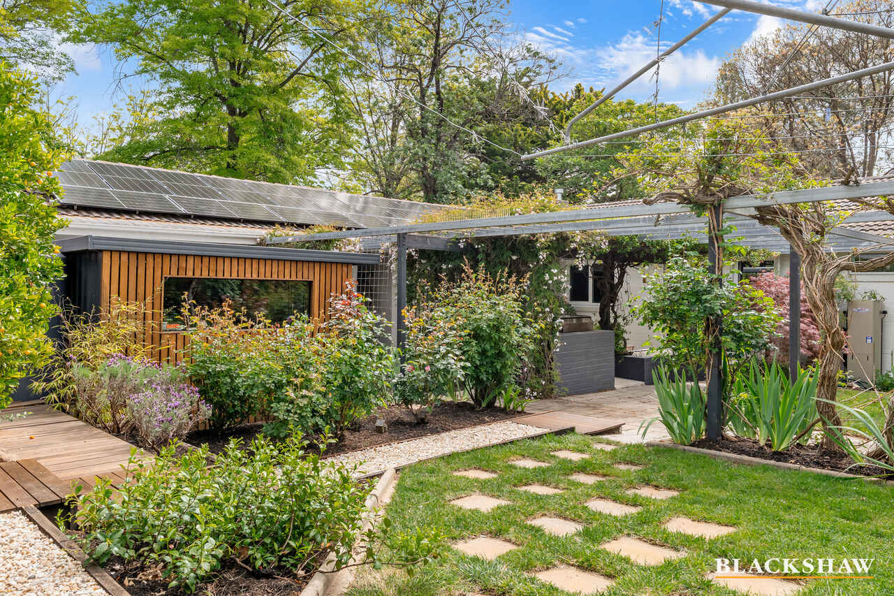 2 Arkana Street Yarralumla