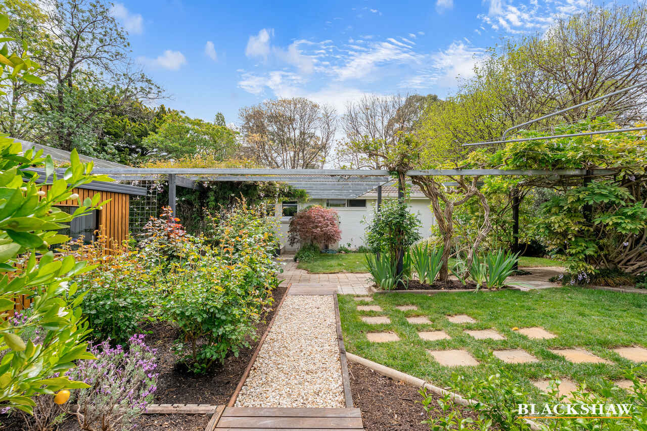 2 Arkana Street Yarralumla