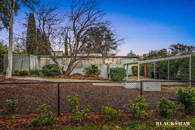 7 Canterbury Crescent Deakin