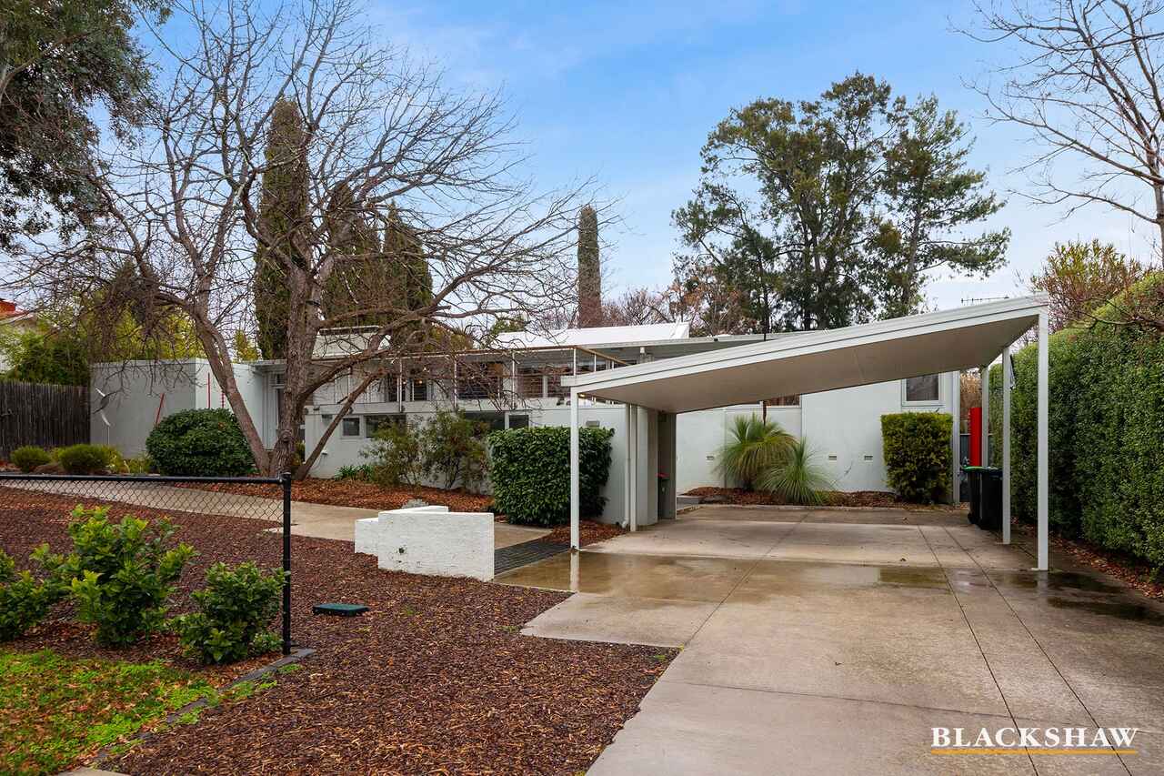 7 Canterbury Crescent Deakin