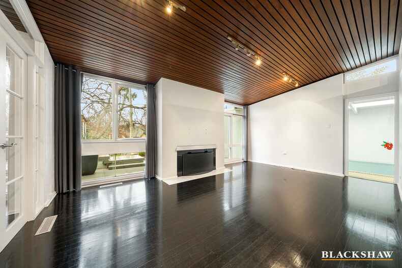 7 Canterbury Crescent Deakin 7 Canterbury Crescent Deakin