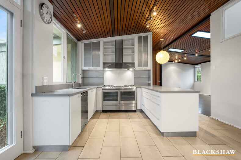 7 Canterbury Crescent Deakin 7 Canterbury Crescent Deakin