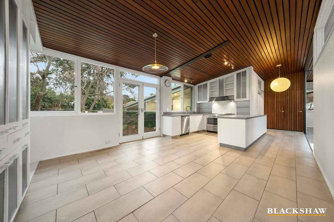 7 Canterbury Crescent Deakin