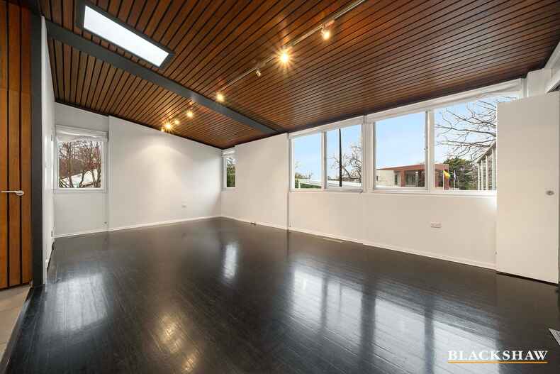 7 Canterbury Crescent Deakin 7 Canterbury Crescent Deakin