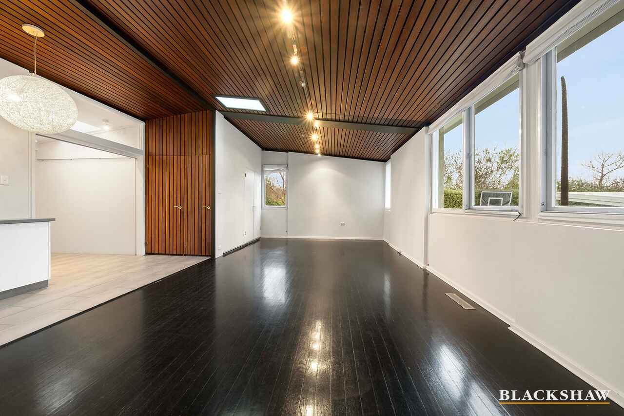 7 Canterbury Crescent Deakin