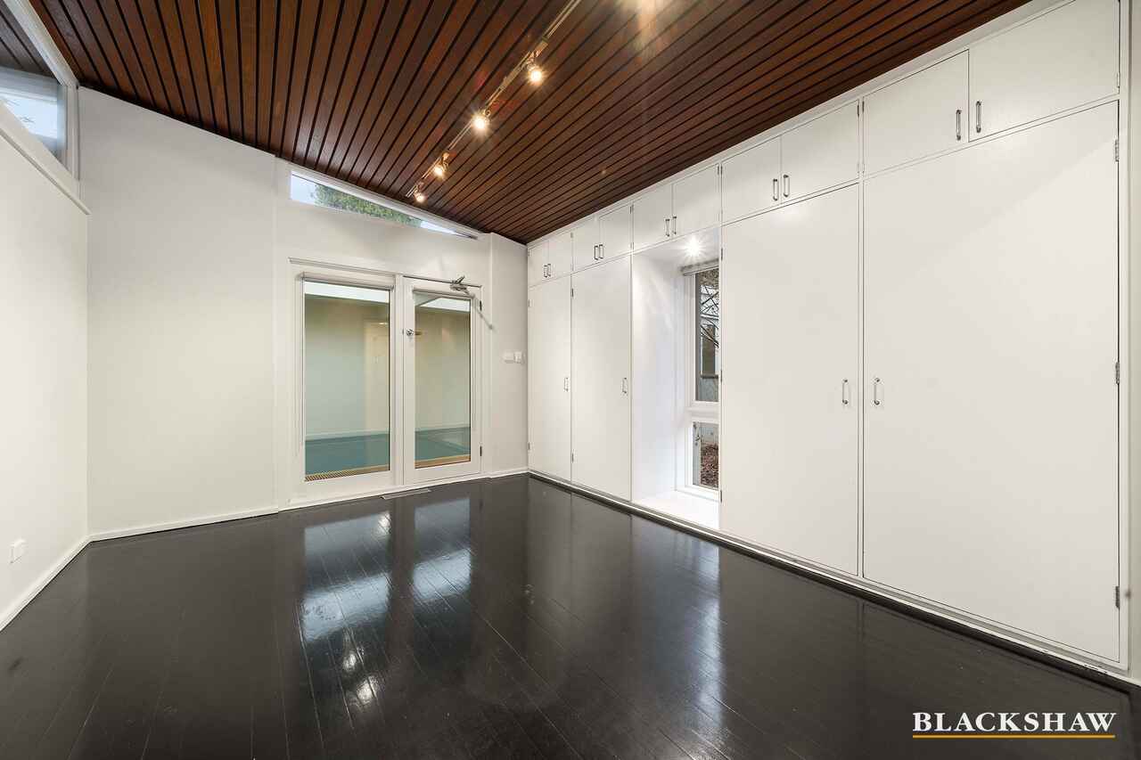 7 Canterbury Crescent Deakin
