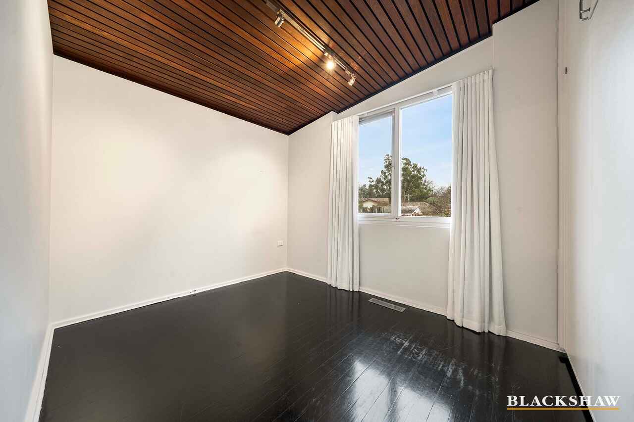 7 Canterbury Crescent Deakin