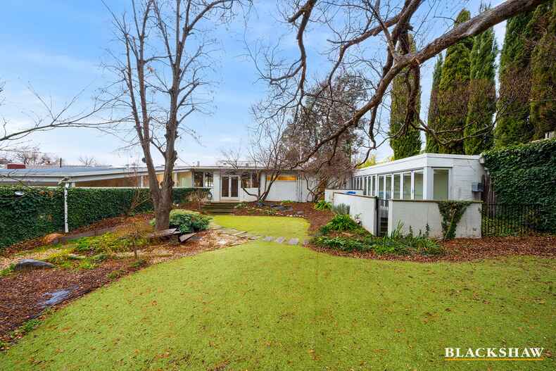 7 Canterbury Crescent Deakin 7 Canterbury Crescent Deakin