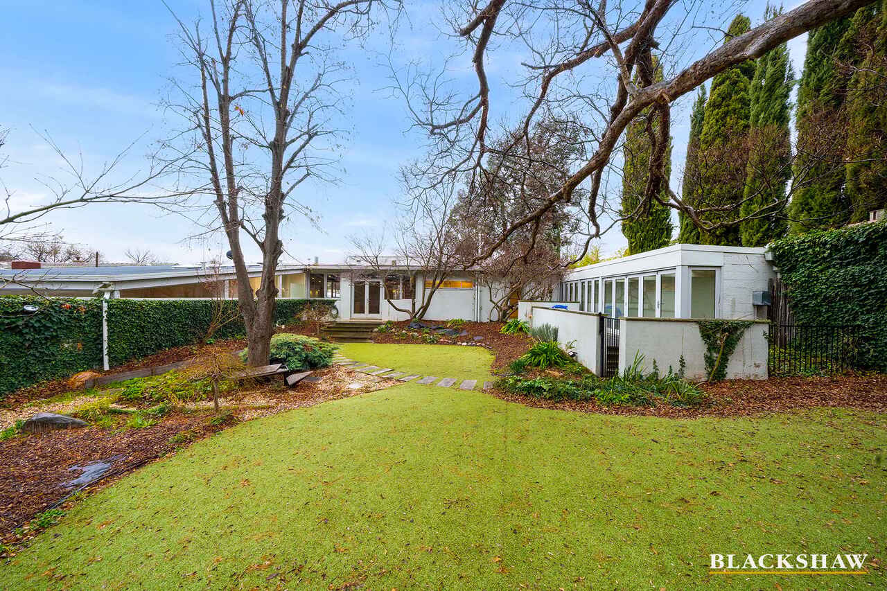 7 Canterbury Crescent Deakin