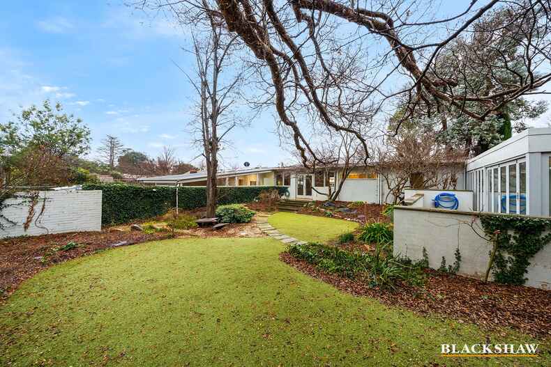 7 Canterbury Crescent Deakin 7 Canterbury Crescent Deakin