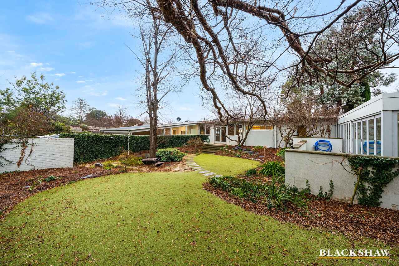 7 Canterbury Crescent Deakin