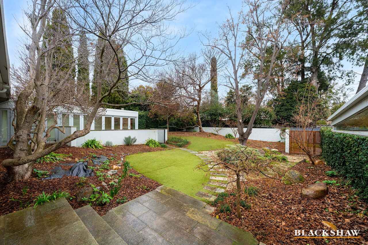 7 Canterbury Crescent Deakin
