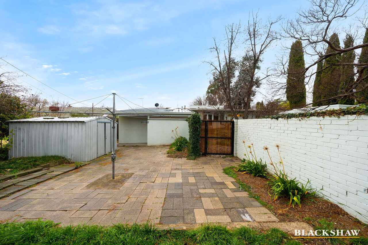 7 Canterbury Crescent Deakin