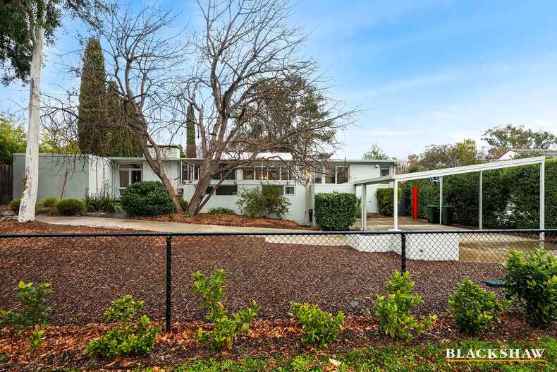 7 Canterbury Crescent Deakin 7 Canterbury Crescent Deakin