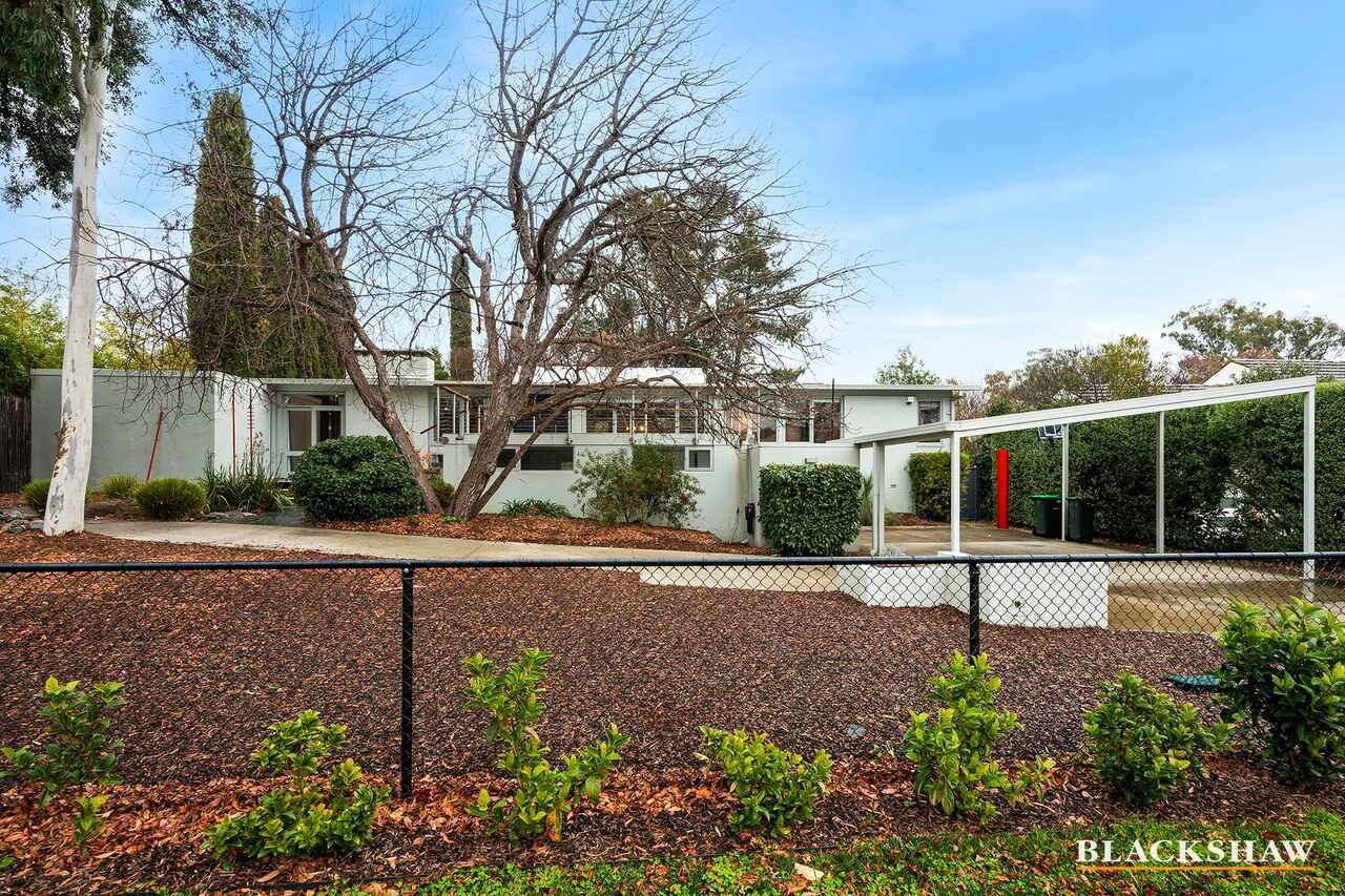 7 Canterbury Crescent Deakin