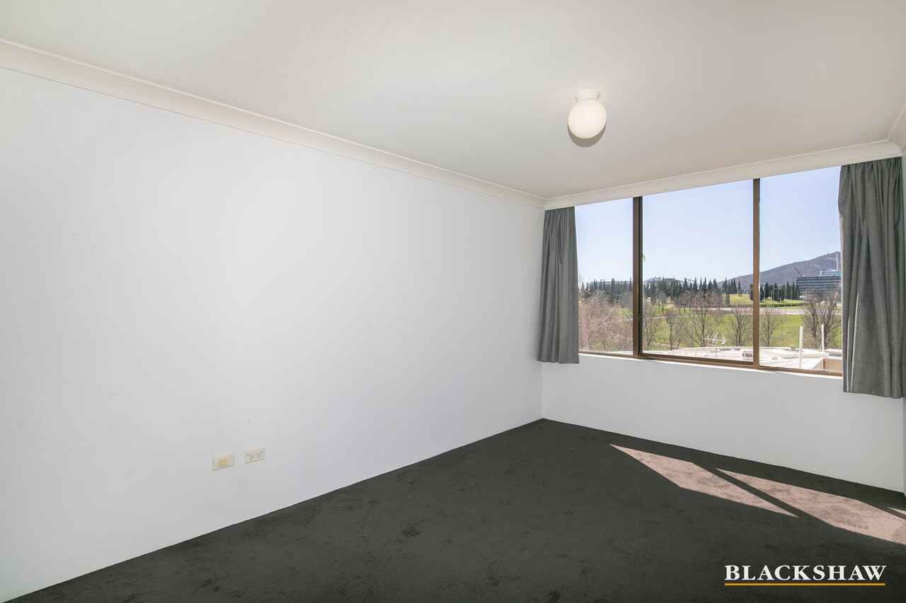 602/2 Marcus Clarke Street City