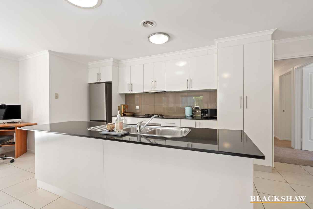 2/12 Seddon Place Flynn
