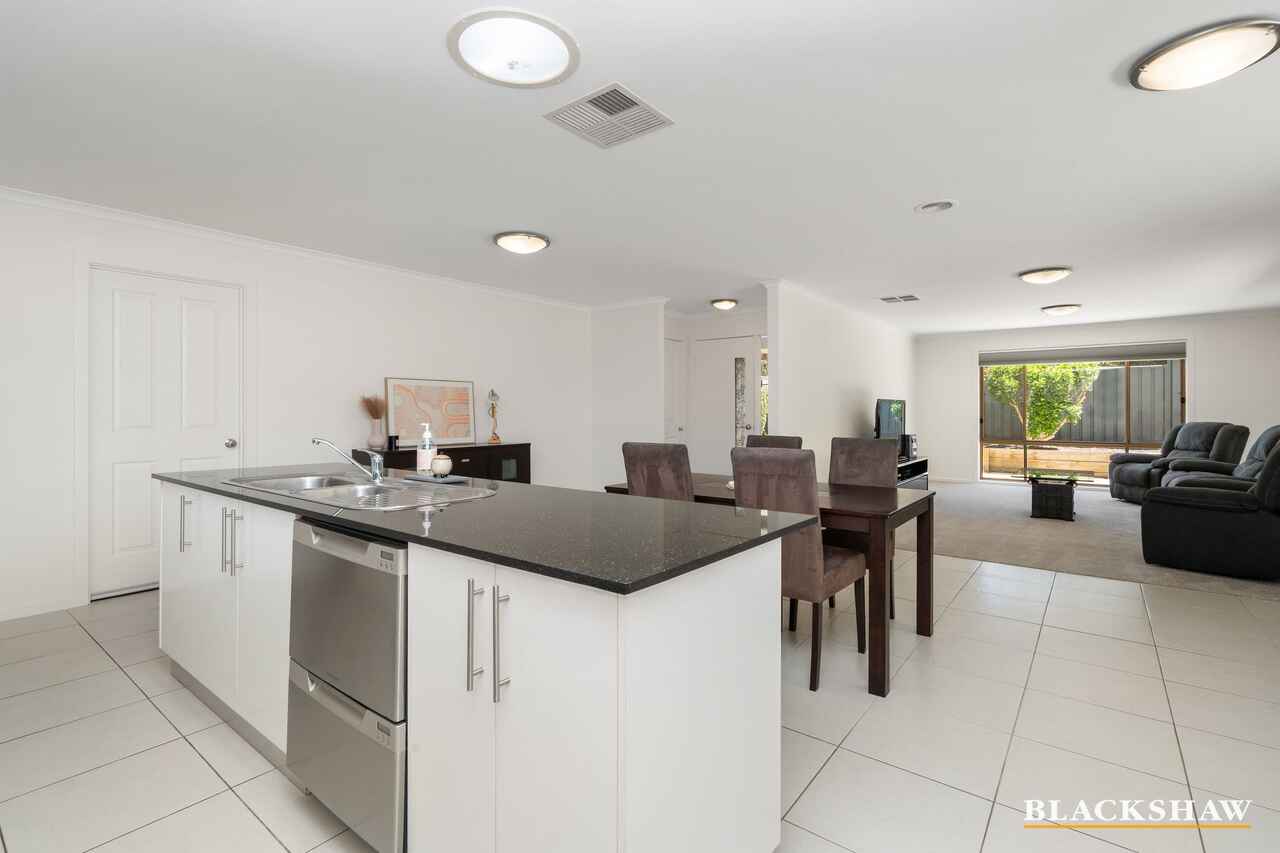 2/12 Seddon Place Flynn