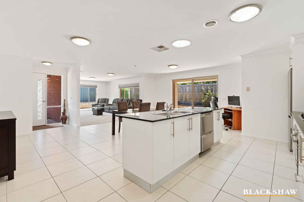 2/12 Seddon Place Flynn