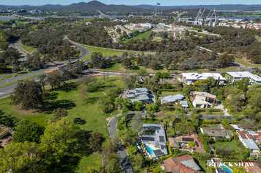 13 Canterbury Crescent Deakin
