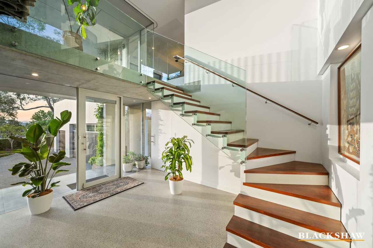 8 Flanagan Street Garran