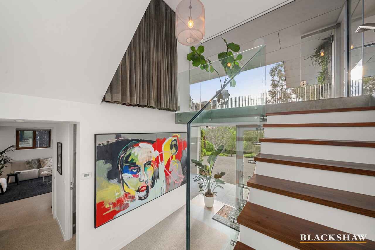 8 Flanagan Street Garran
