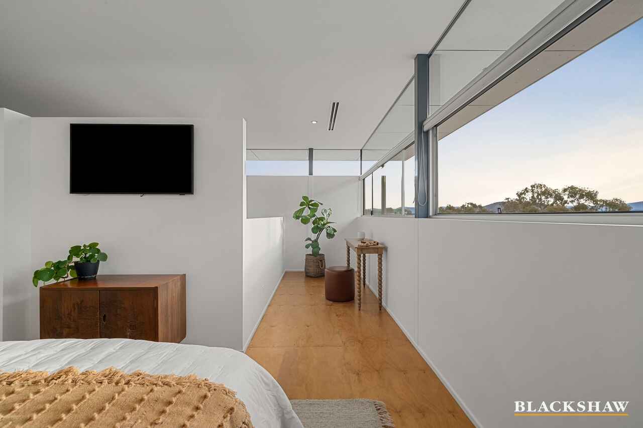 8 Flanagan Street Garran