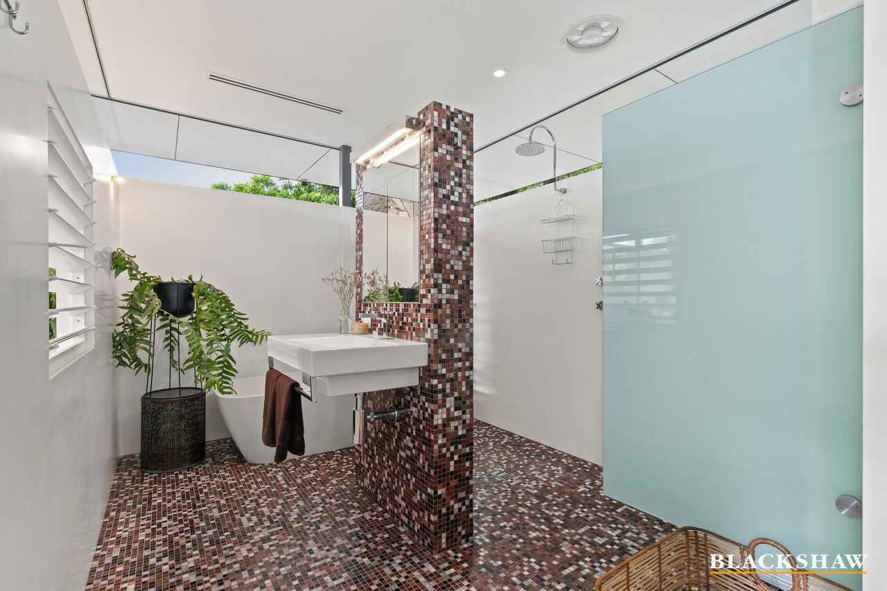 8 Flanagan Street Garran