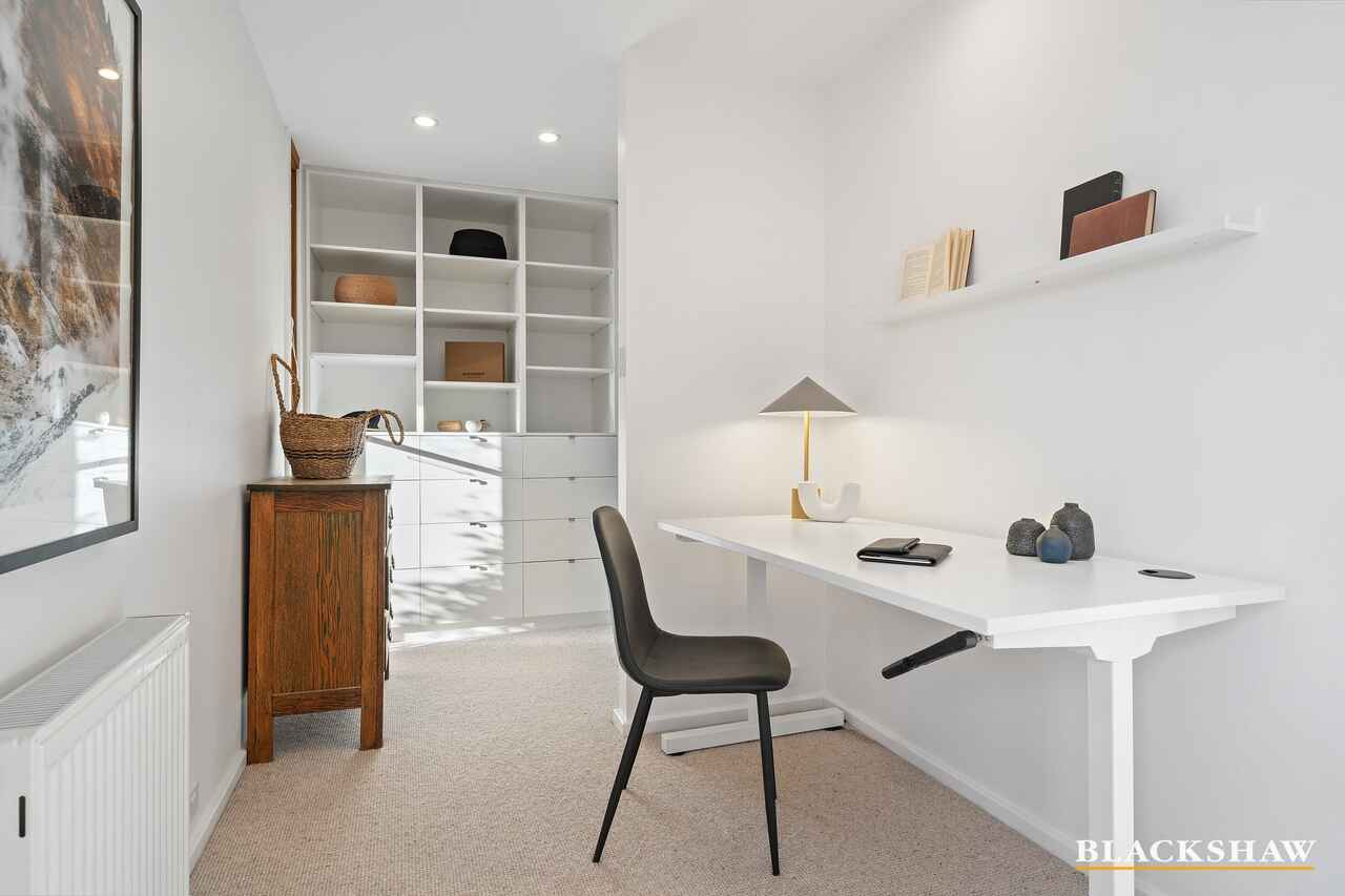 8 Flanagan Street Garran