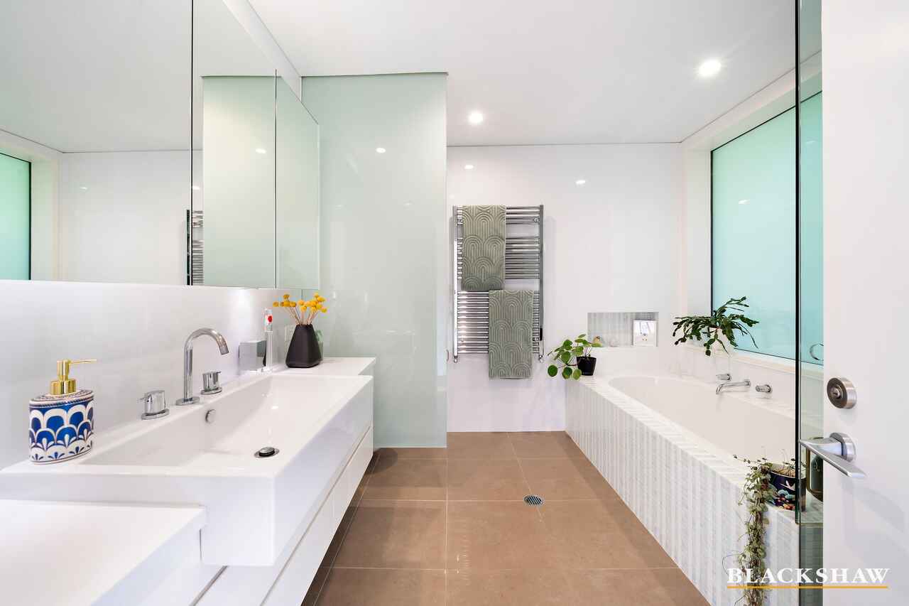 8 Flanagan Street Garran