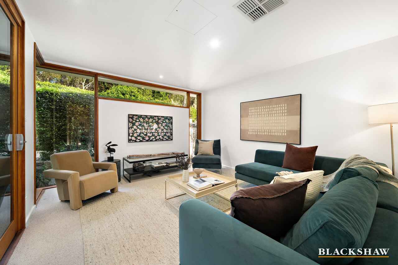 8 Flanagan Street Garran
