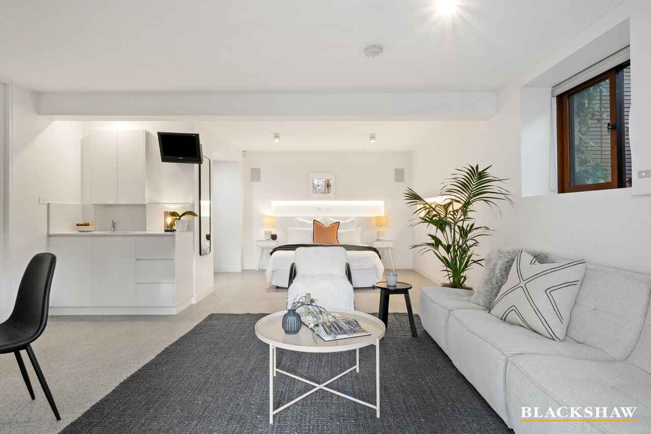 8 Flanagan Street Garran