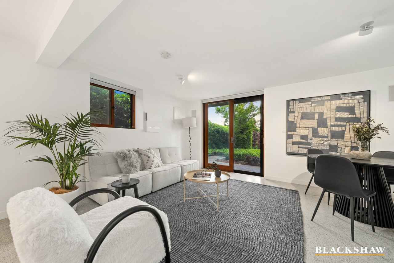 8 Flanagan Street Garran