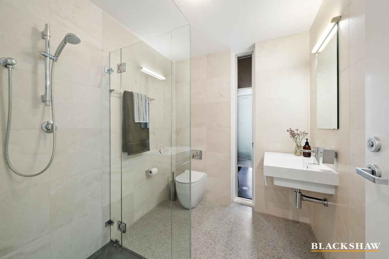 8 Flanagan Street Garran