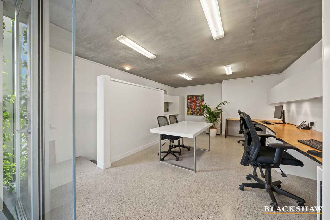 8 Flanagan Street Garran