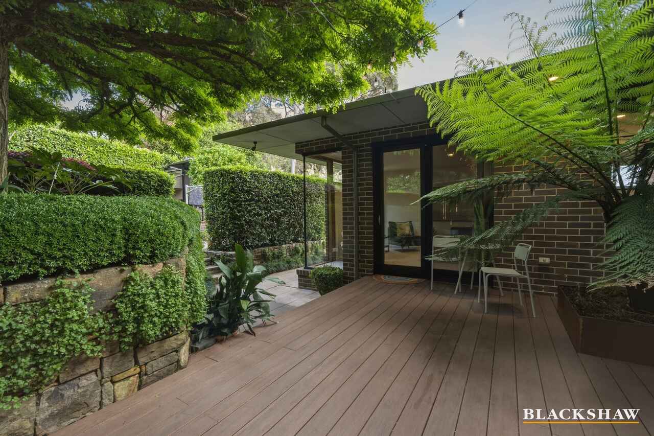 8 Flanagan Street Garran